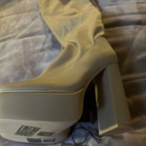 Forever 21 Cream Chunky Heeled Boots